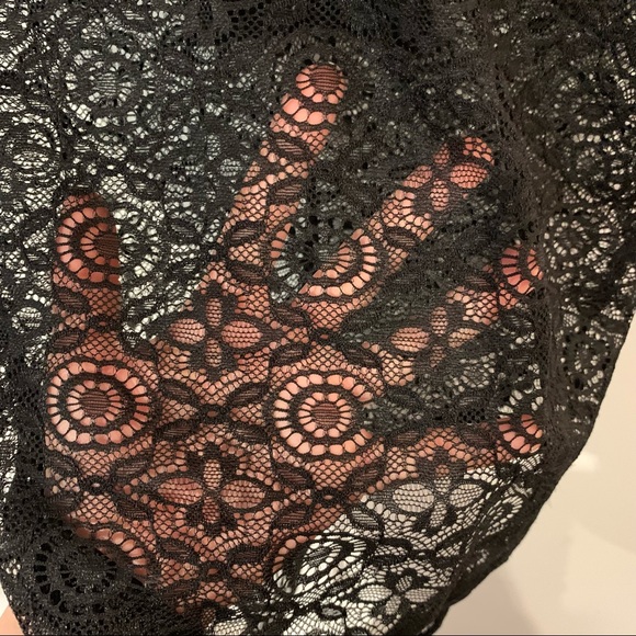 2/$10🔥 Black Lace Bodysuit with Velvet Cutout Neckline - Picture 5 of 7